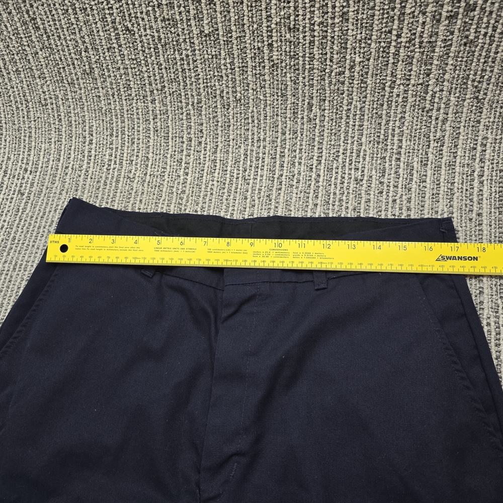 FedEx VF Image Wear Stan Herman Reflective Cargo Shorts - 36L - Picture 4 of 6